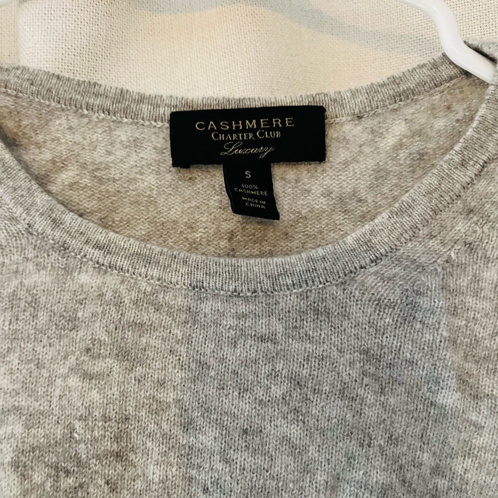 Gray cozy cashmere sweater